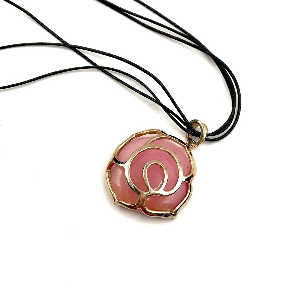 Beautiful Rose Stone & Leather Necklace